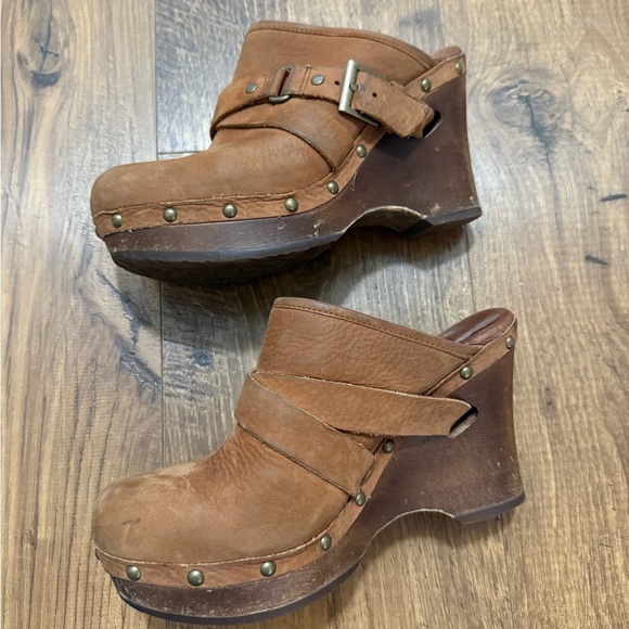 Ugg size 7 leather boho clogs with buckle - Picture 4 of 10